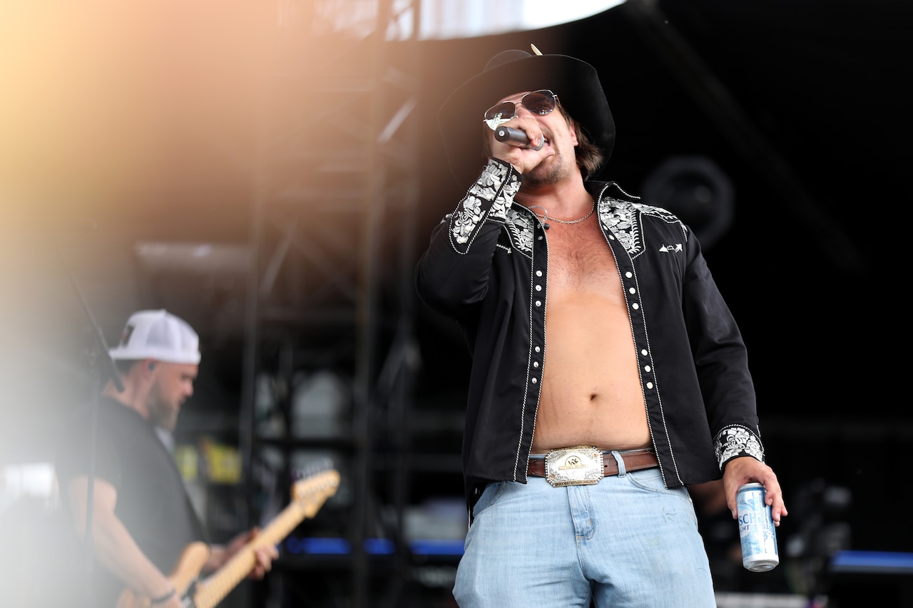 Country music star Gavin Adcock stuns fans with pic of busted eye, bloody lip: ‘Hope you good buddy’