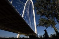 Dallas-Fort Worth stays sunny Sunday, with a few scattered showers going into the new week