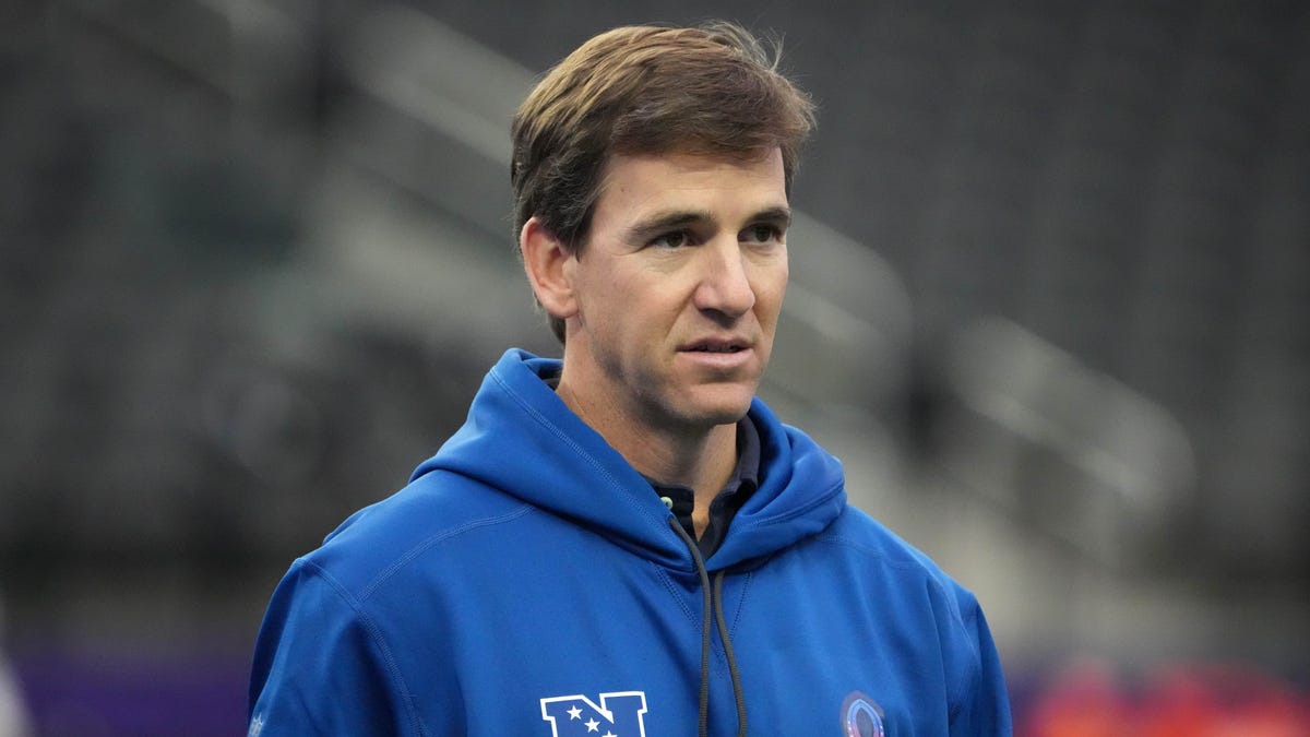Eli Manning pranks Jordan Spieth, Rickie Fowler at FedEx St. Jude golf