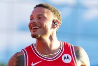 Kane Brown Shows Off Body Transformation in New Photo