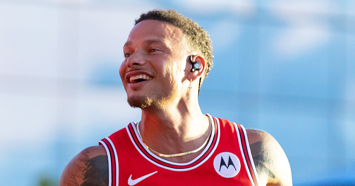 Kane Brown Shows Off Body Transformation in New Photo