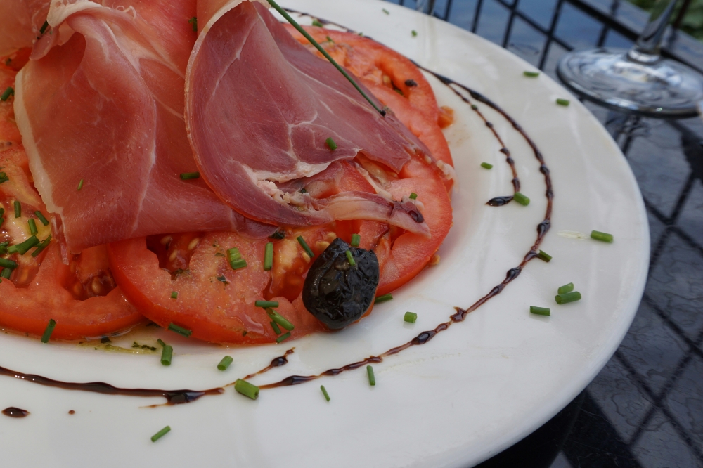 Singapore Airlines apologises after Muslim passenger served pork, crew ‘didn’t know’ what prosciutto is